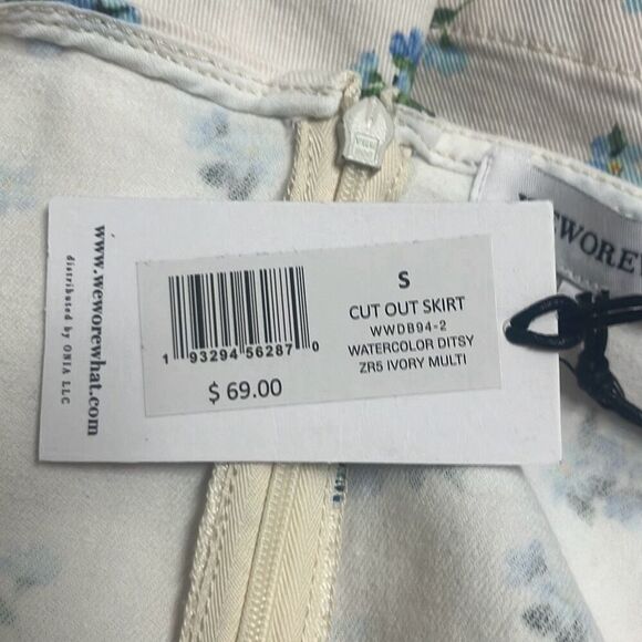 Revolve Weworewhat Ivory Blue Floral Cut Out Belted Mini Denim Skirt Small NWT - Picture 10 of 15